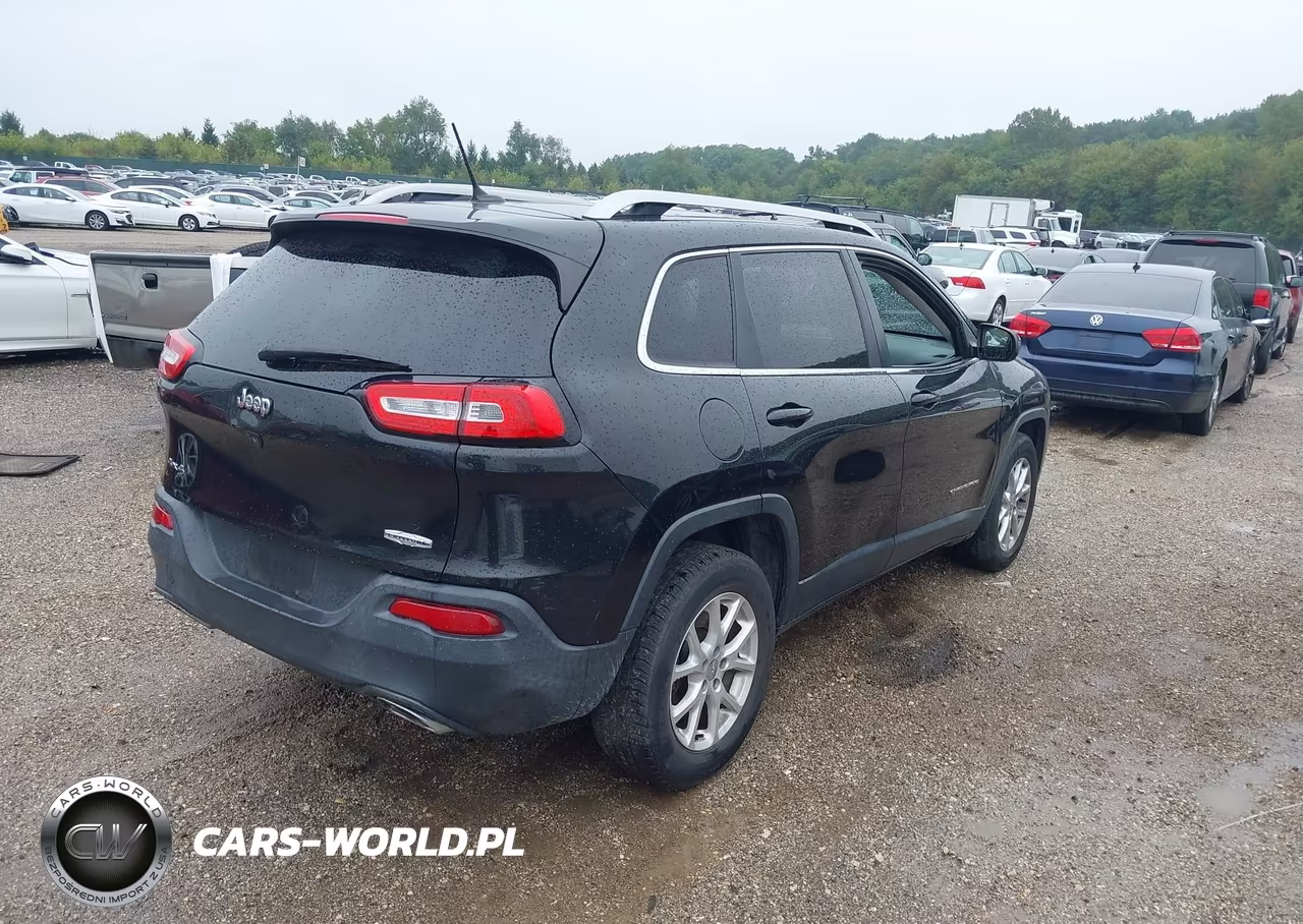 2015 Jeep Cherokee Latitude VIN:1C4PJMCS5FW556858 - 4