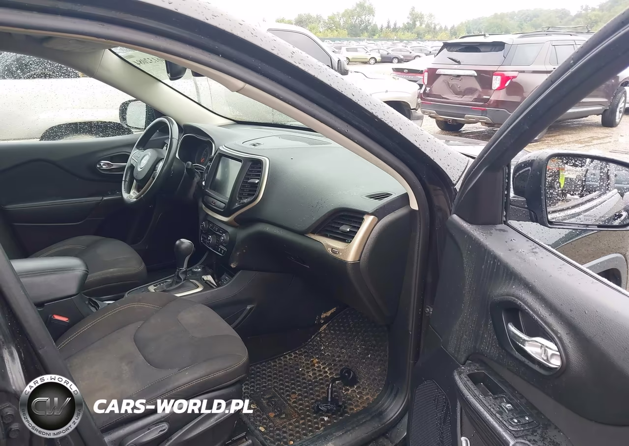 2015 Jeep Cherokee Latitude VIN:1C4PJMCS5FW556858 - 5