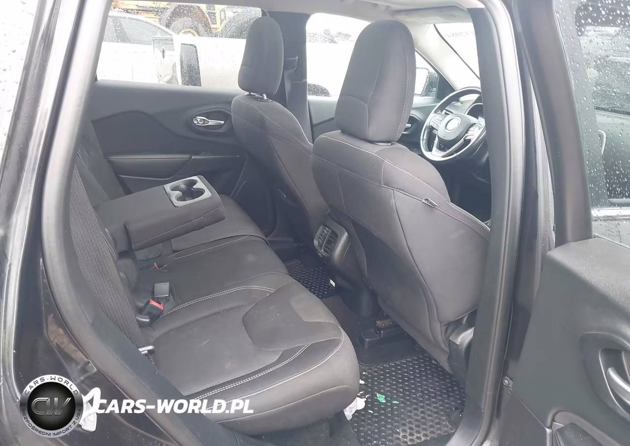2015 Jeep Cherokee Latitude VIN:1C4PJMCS5FW556858 - 8
