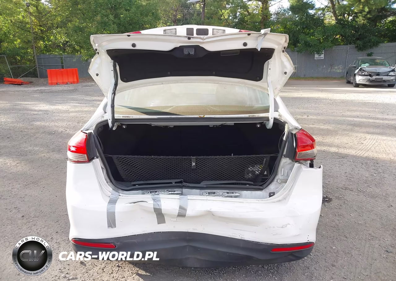 2018 Kia Forte Lx VIN:3KPFK4A77JE242008 - 16