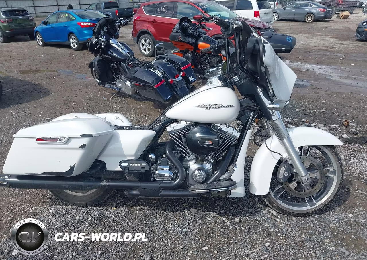 2016 Harley-Davidson Flhx Street Glide VIN:1HD1KBM13GB610596 - 12