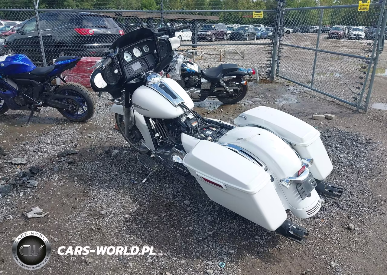 2016 Harley-Davidson Flhx Street Glide VIN:1HD1KBM13GB610596 - 3