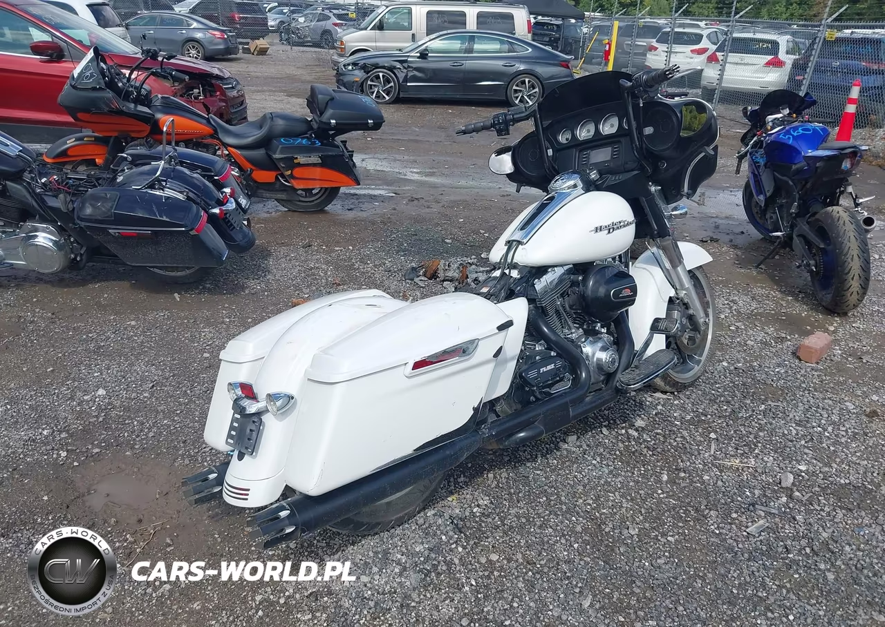 2016 Harley-Davidson Flhx Street Glide VIN:1HD1KBM13GB610596 - 4