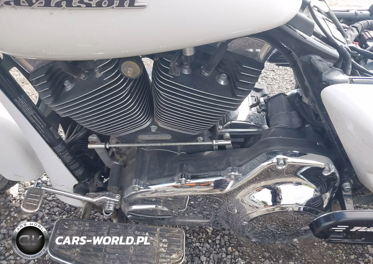2016 Harley-Davidson Flhx Street Glide VIN:1HD1KBM13GB610596 - 9