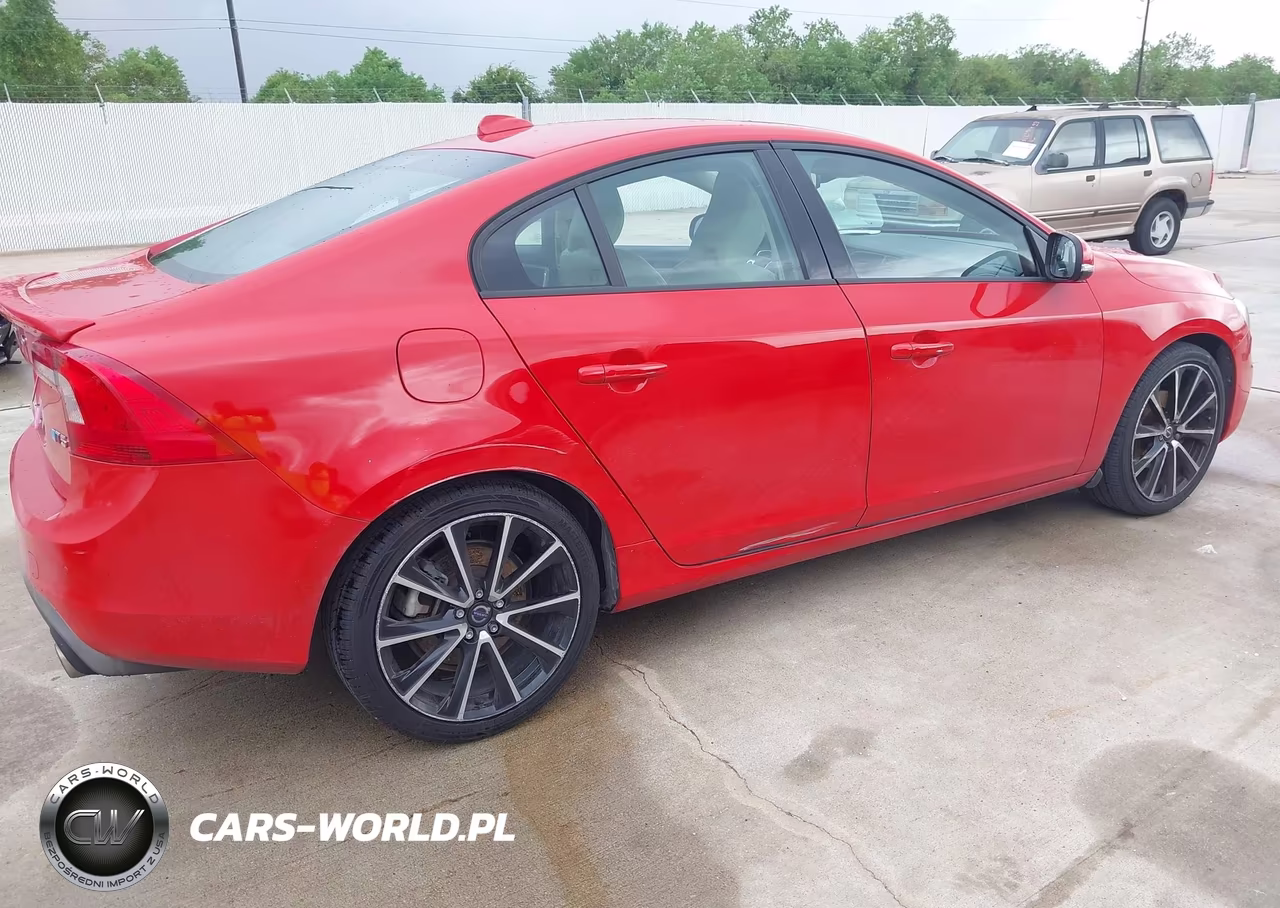 2017 Volvo S60 T5 Dynamic VIN:YV126MFLXH2439751 - 4
