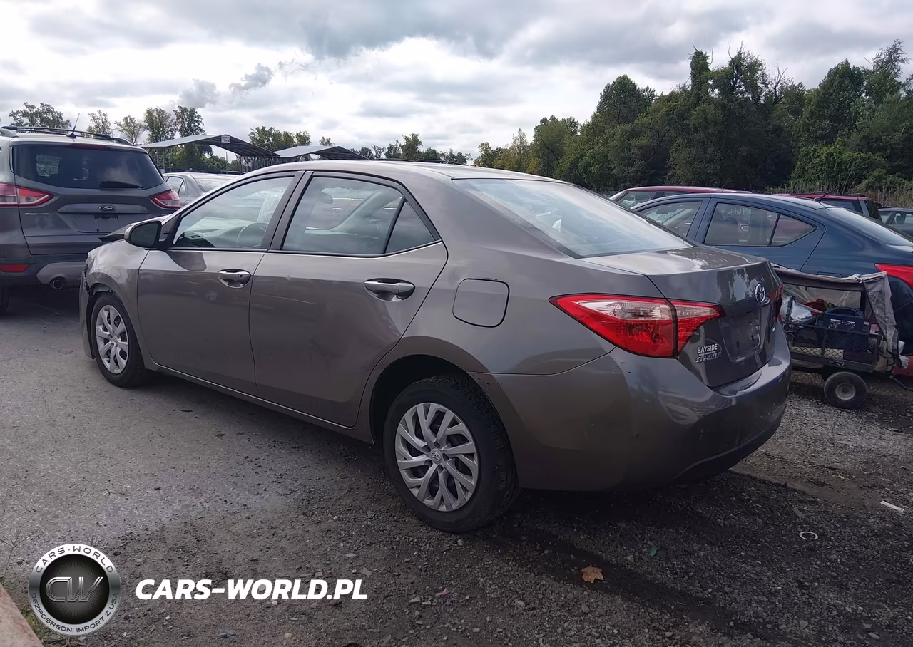 2017 Toyota Corolla Le VIN:2T1BURHE7HC901367 - 3