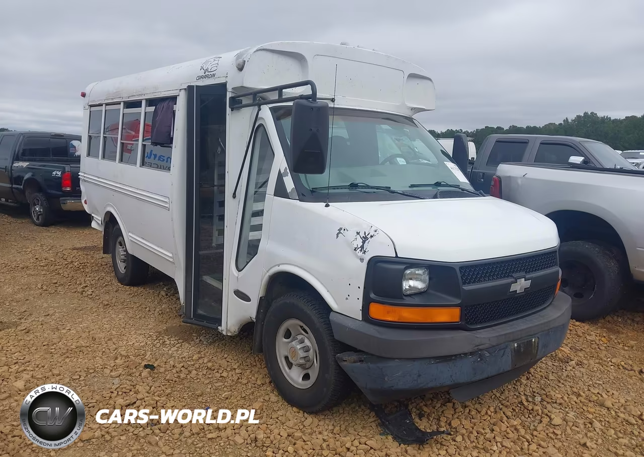 2003 Chevrolet Express Cutaway VIN:1GBHG31V431186302 - 1
