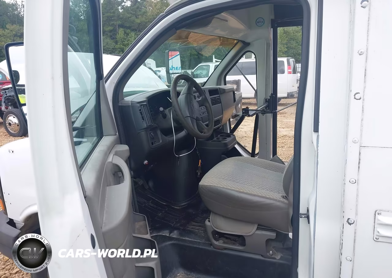 2003 Chevrolet Express Cutaway VIN:1GBHG31V431186302 - 6