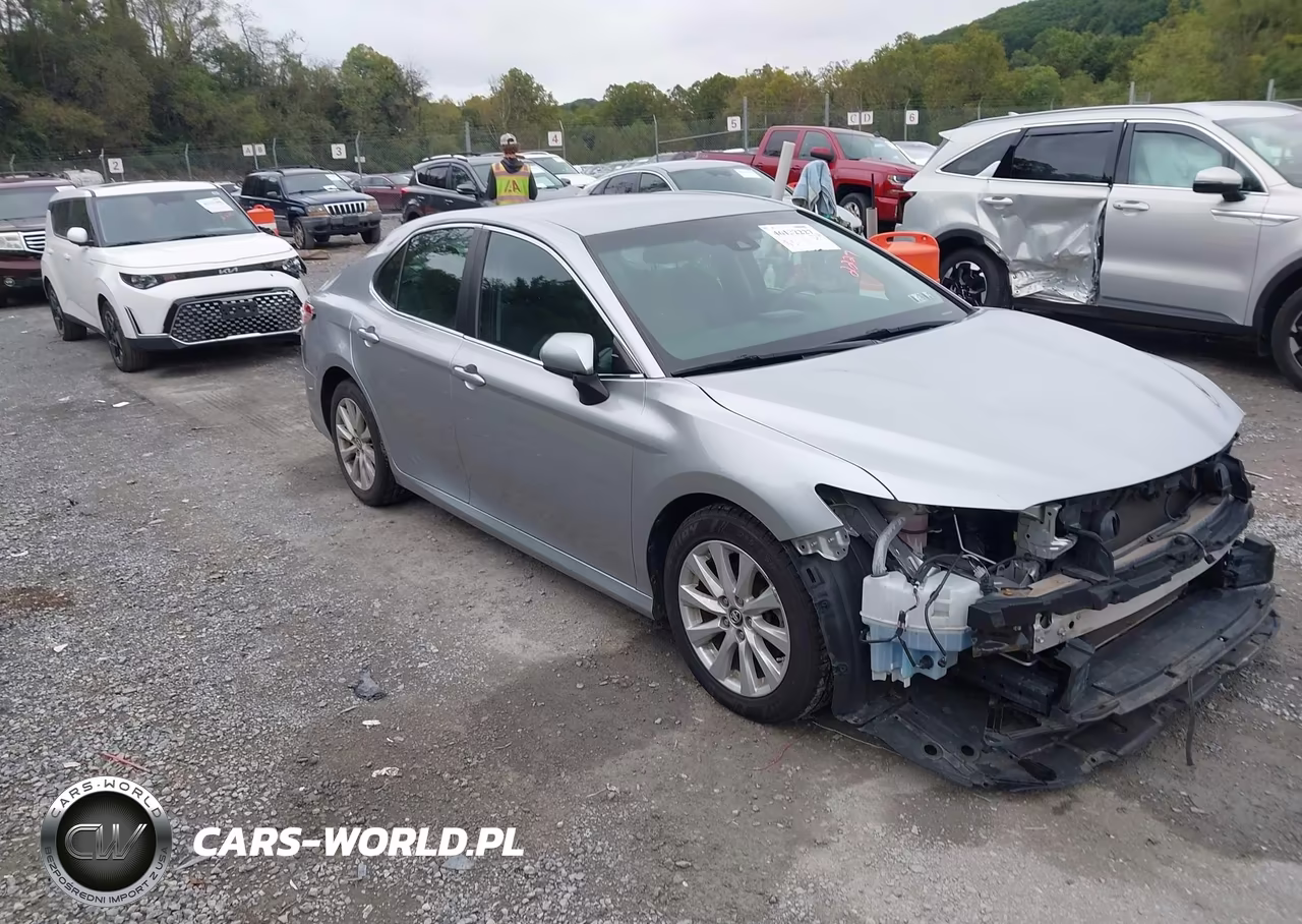 2018 Toyota Camry Le – zdjęcie 1 z 17