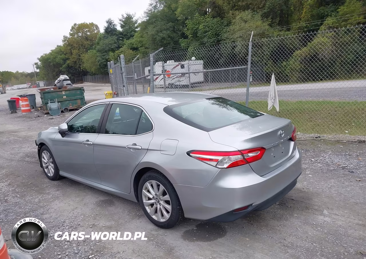 2018 Toyota Camry Le VIN:4T1B11HK1JU578910 - 15