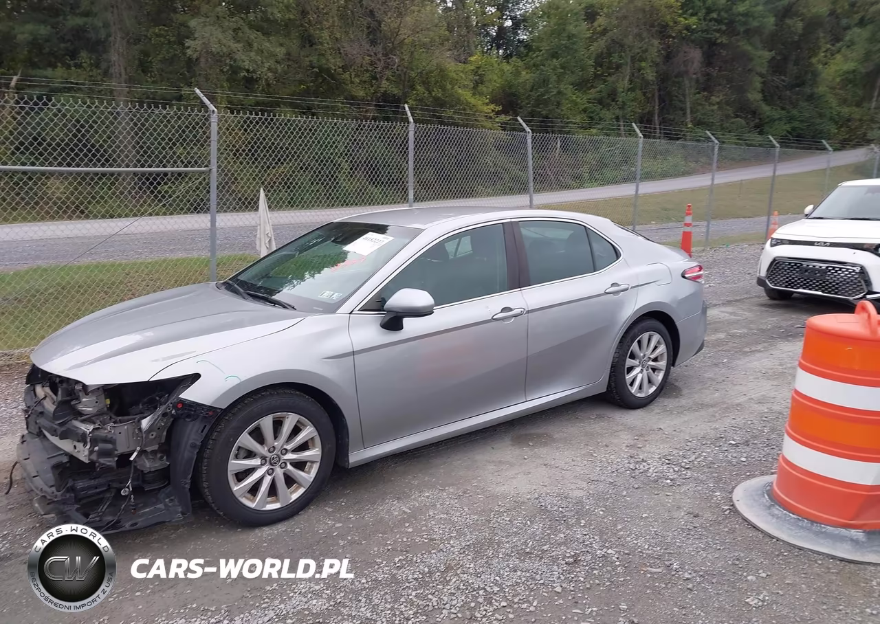 2018 Toyota Camry Le VIN:4T1B11HK1JU578910 - 2