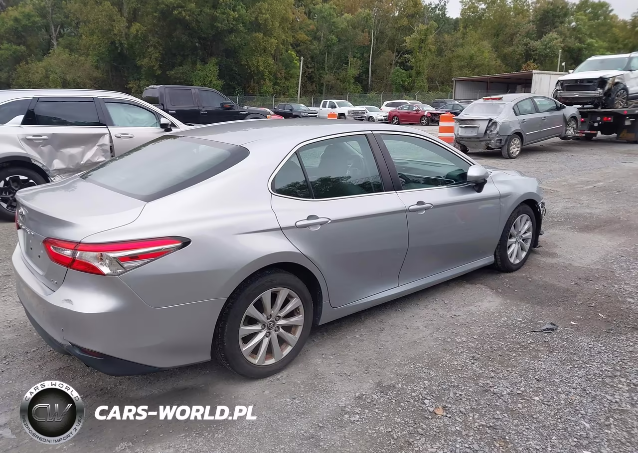 2018 Toyota Camry Le VIN:4T1B11HK1JU578910 - 4