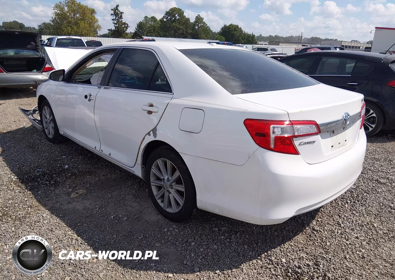 2014 Toyota Camry Xle VIN:4T4BF1FK4ER385571 - 3
