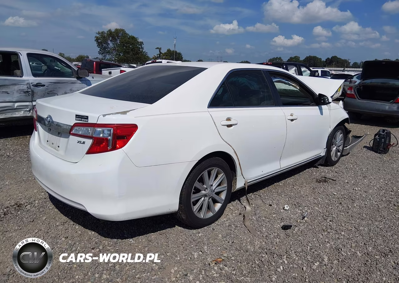 2014 Toyota Camry Xle VIN:4T4BF1FK4ER385571 - 4
