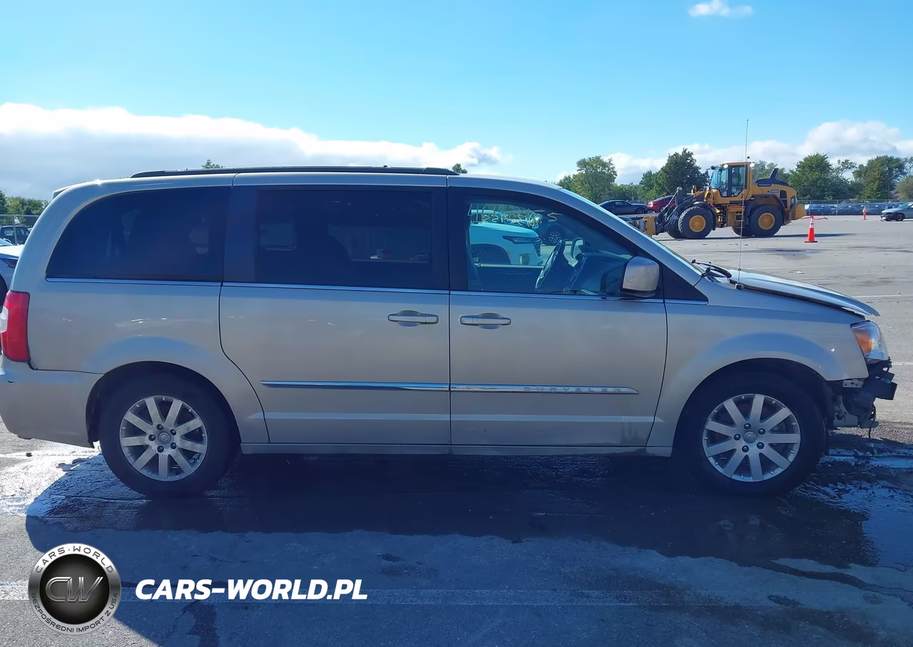 2015 Chrysler Town & Country Touring VIN:2C4RC1BG5FR534236 - 14