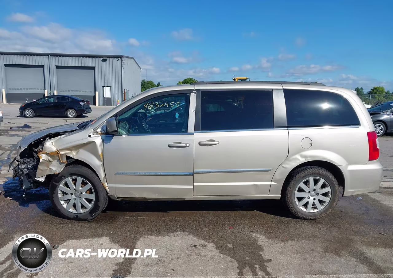 2015 Chrysler Town & Country Touring VIN:2C4RC1BG5FR534236 - 15