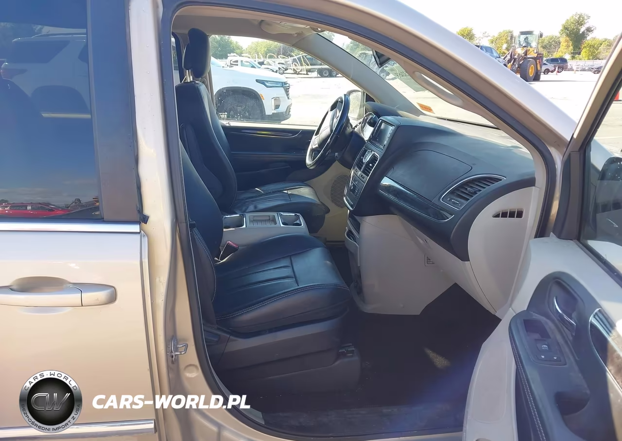 2015 Chrysler Town & Country Touring VIN:2C4RC1BG5FR534236 - 5