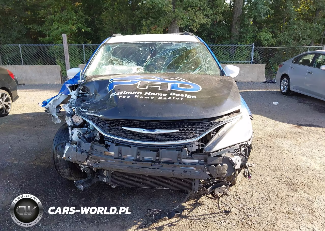 2020 Chrysler Pacifica Touring VIN:2C4RC1FG7LR159164 - 12