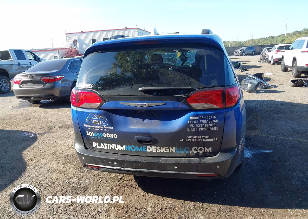 2020 Chrysler Pacifica Touring VIN:2C4RC1FG7LR159164 - 16