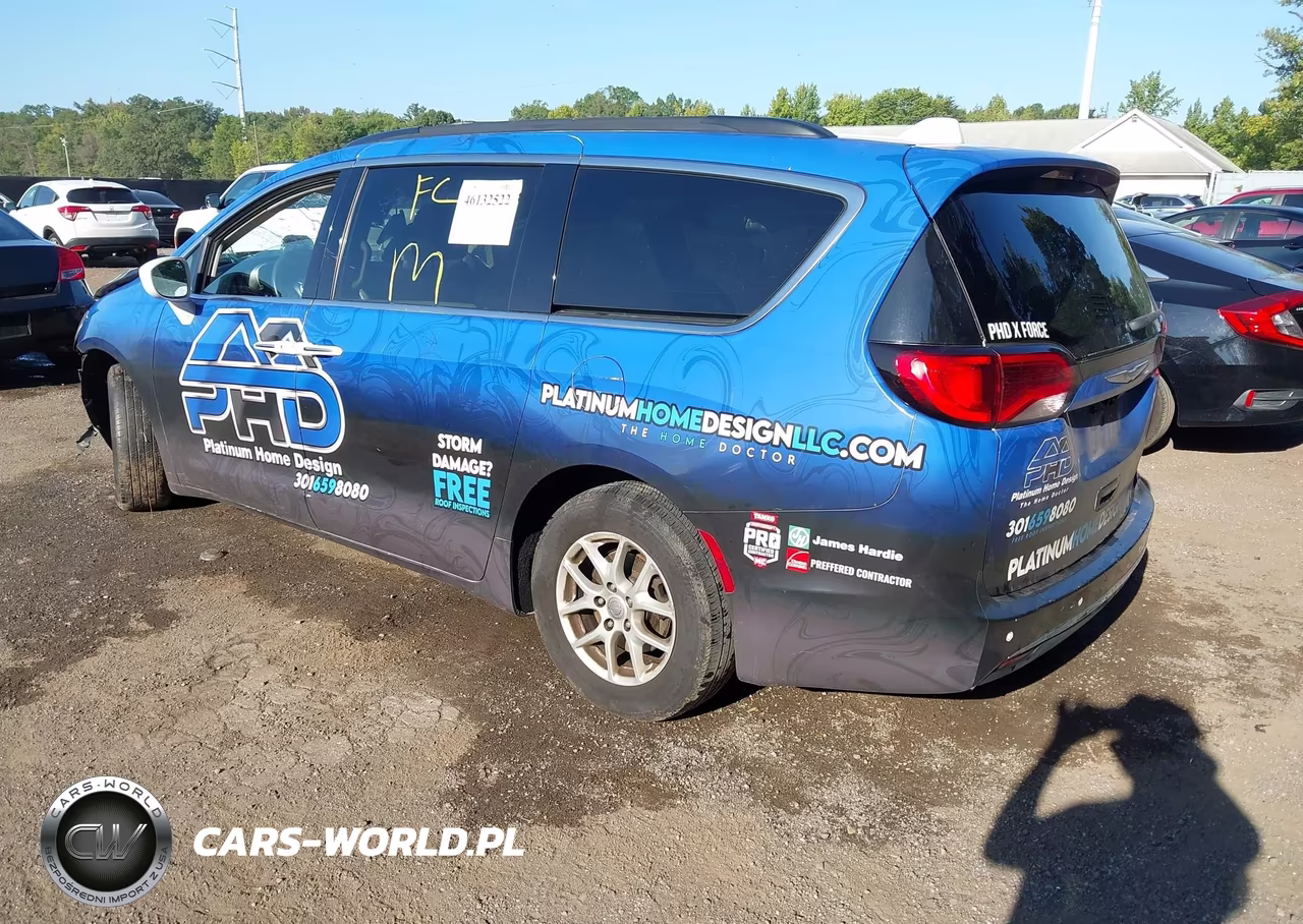 2020 Chrysler Pacifica Touring VIN:2C4RC1FG7LR159164 - 3