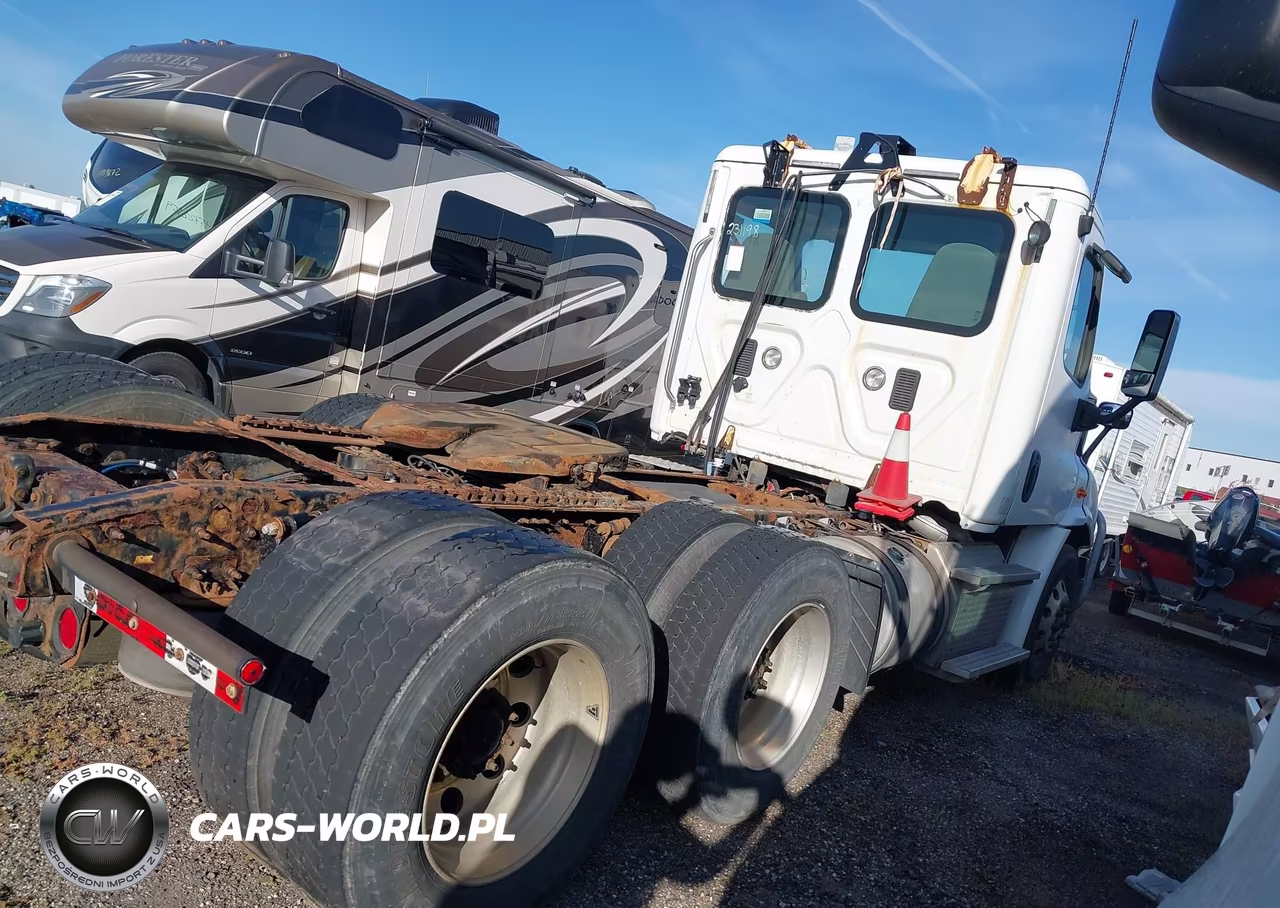 2015 Freightliner Cascadia 113 VIN:1FUJGBDV7FLBW4382 - 13