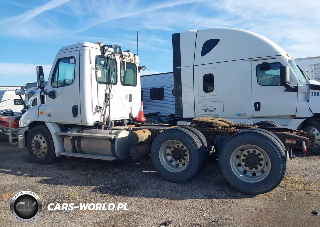 2015 Freightliner Cascadia 113 VIN:1FUJGBDV7FLBW4382 - 14