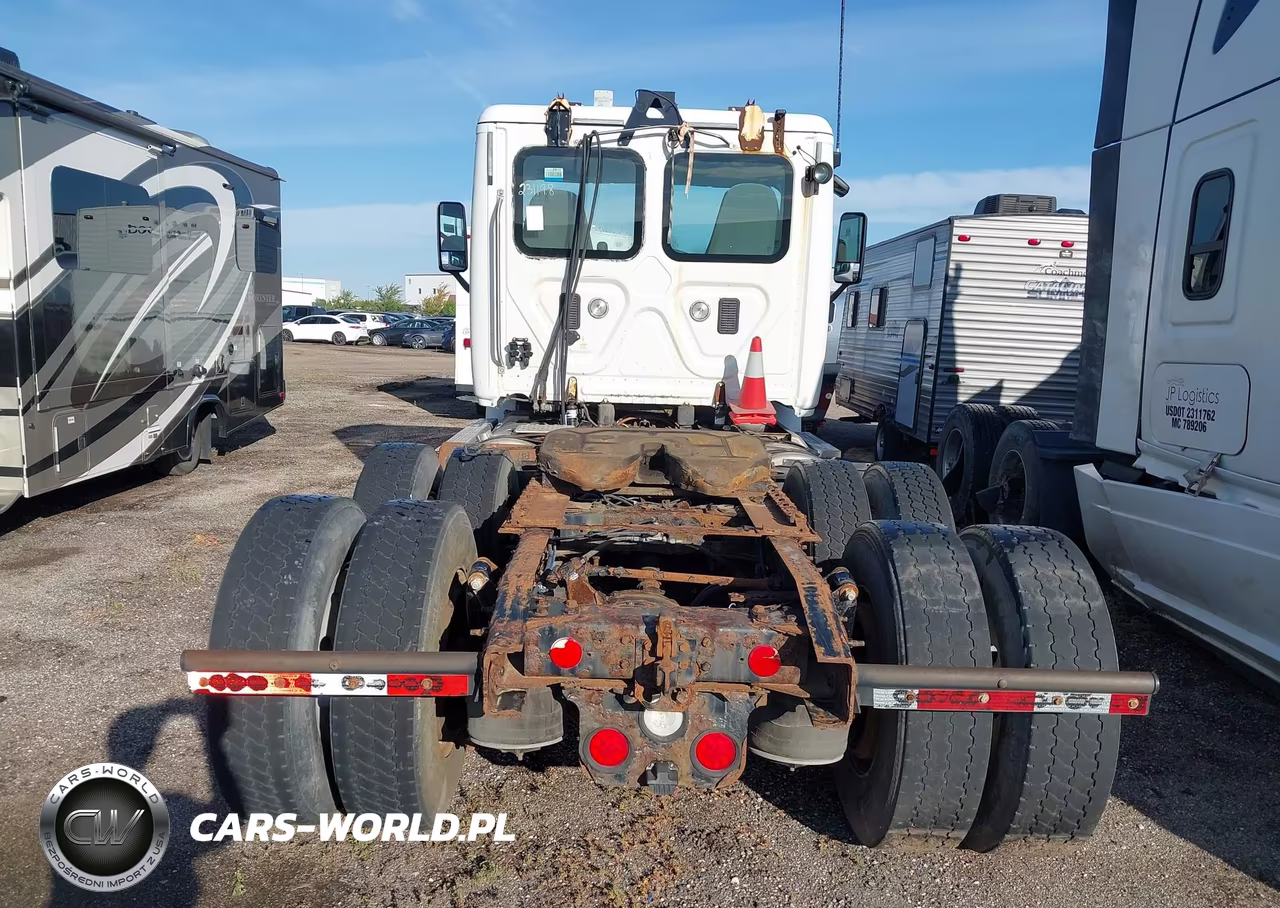 2015 Freightliner Cascadia 113 VIN:1FUJGBDV7FLBW4382 - 15