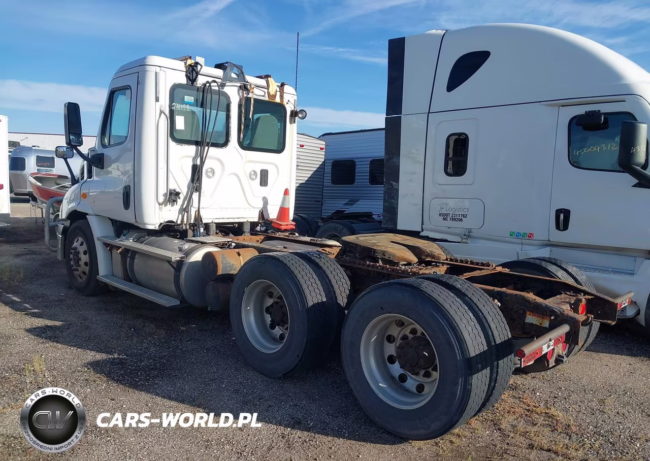 2015 Freightliner Cascadia 113 VIN:1FUJGBDV7FLBW4382 - 3