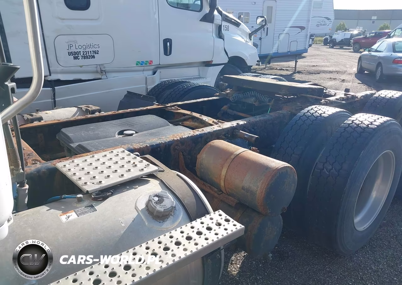 2015 Freightliner Cascadia 113 VIN:1FUJGBDV7FLBW4382 - 7