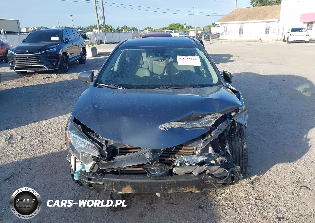2018 Toyota Corolla Le VIN:5YFBURHE2JP847496 - 12