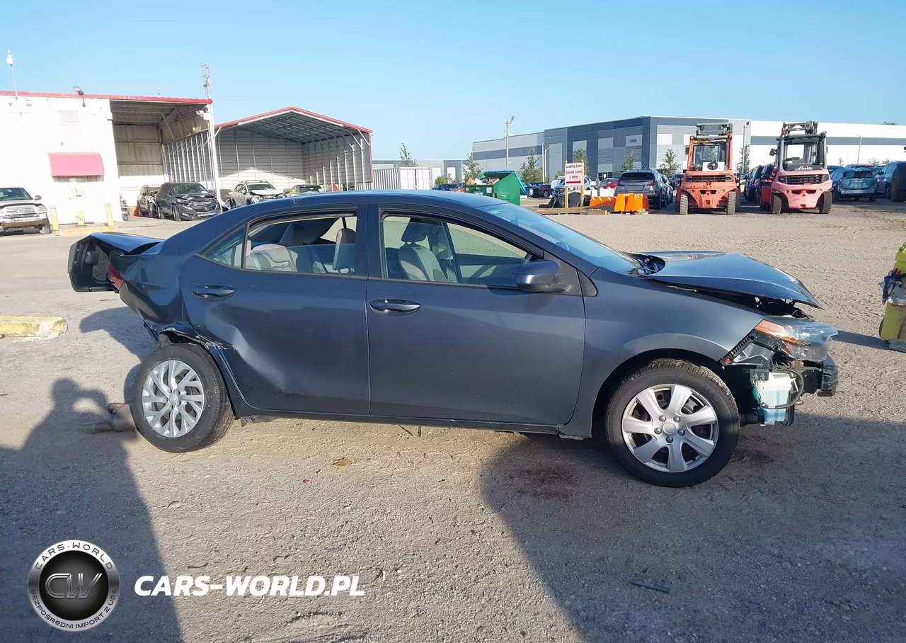 2018 Toyota Corolla Le VIN:5YFBURHE2JP847496 - 13