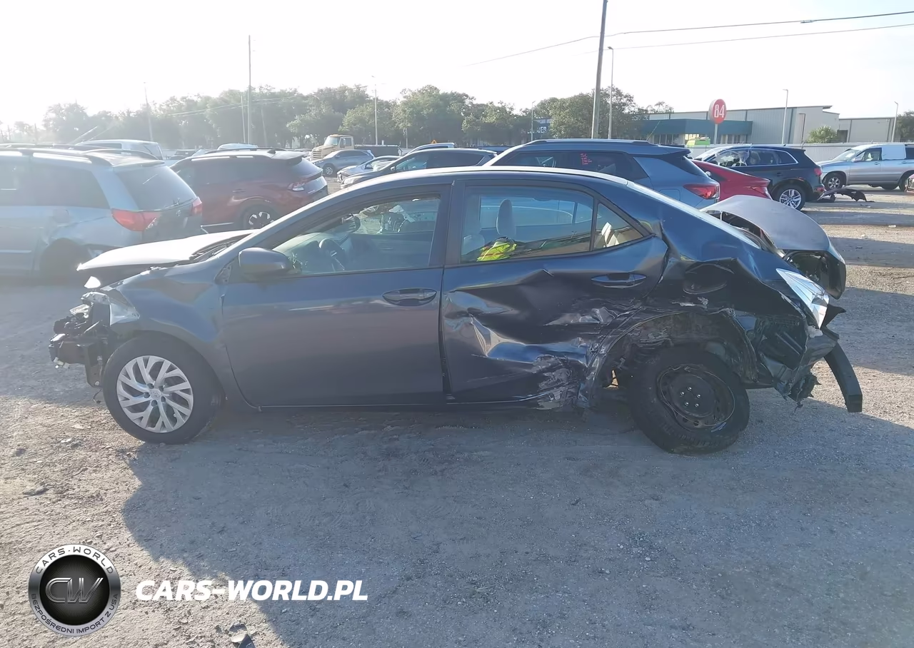 2018 Toyota Corolla Le VIN:5YFBURHE2JP847496 - 14