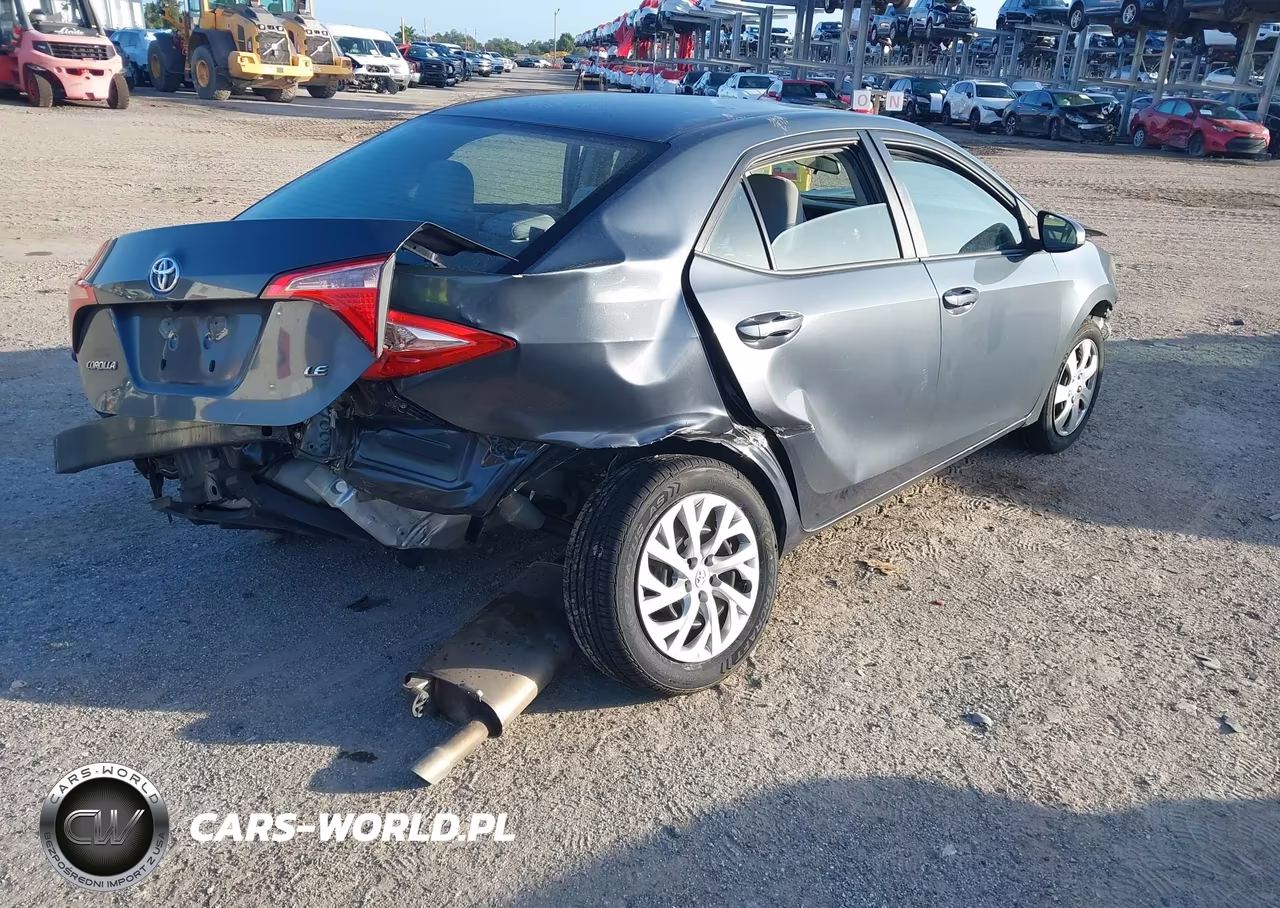 2018 Toyota Corolla Le VIN:5YFBURHE2JP847496 - 4