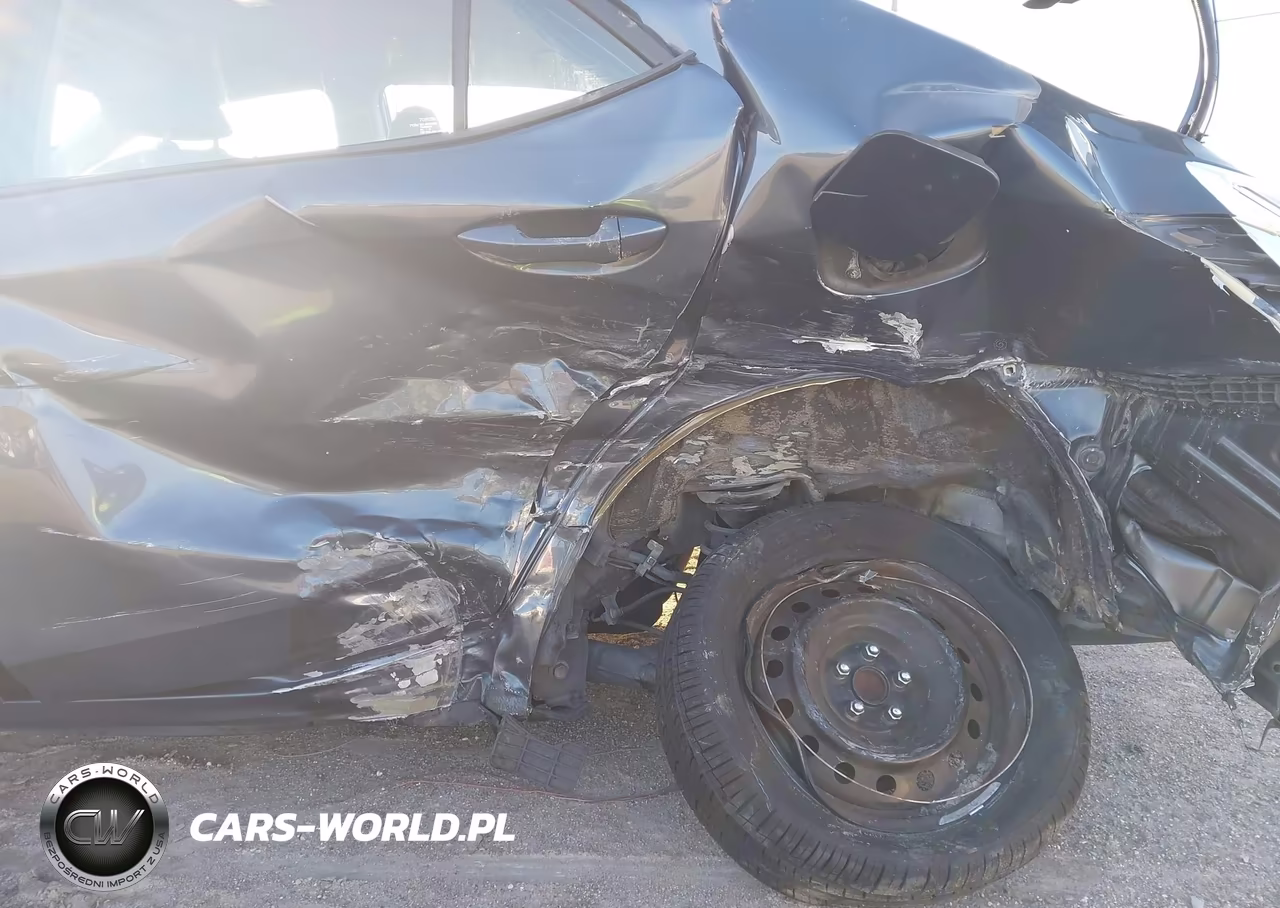 2018 Toyota Corolla Le VIN:5YFBURHE2JP847496 - 6