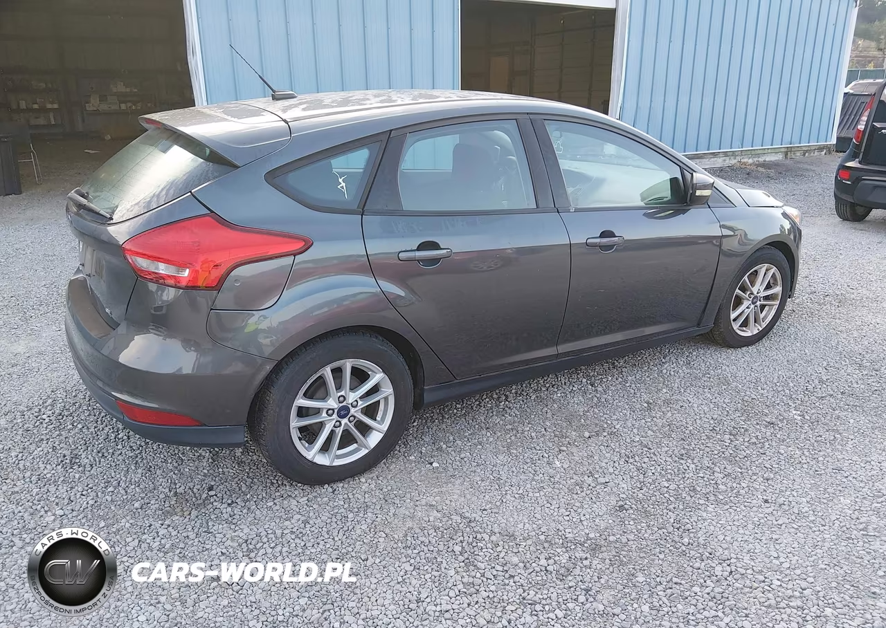 2017 Ford Focus Se VIN:1FADP3K2XHL268423 - 4