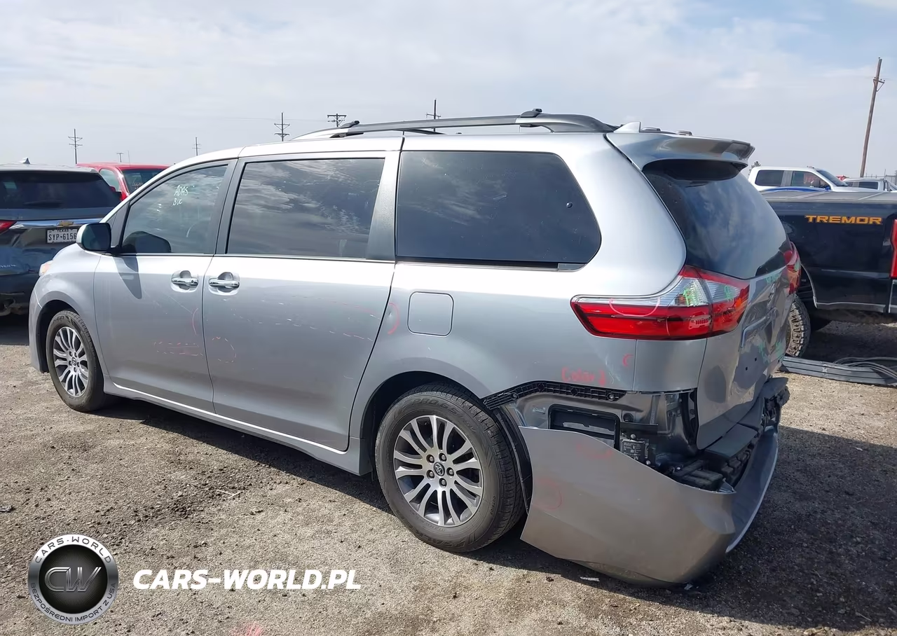 2018 Toyota Sienna Xle 8 Passenger VIN:5TDYZ3DC1JS921866 - 3