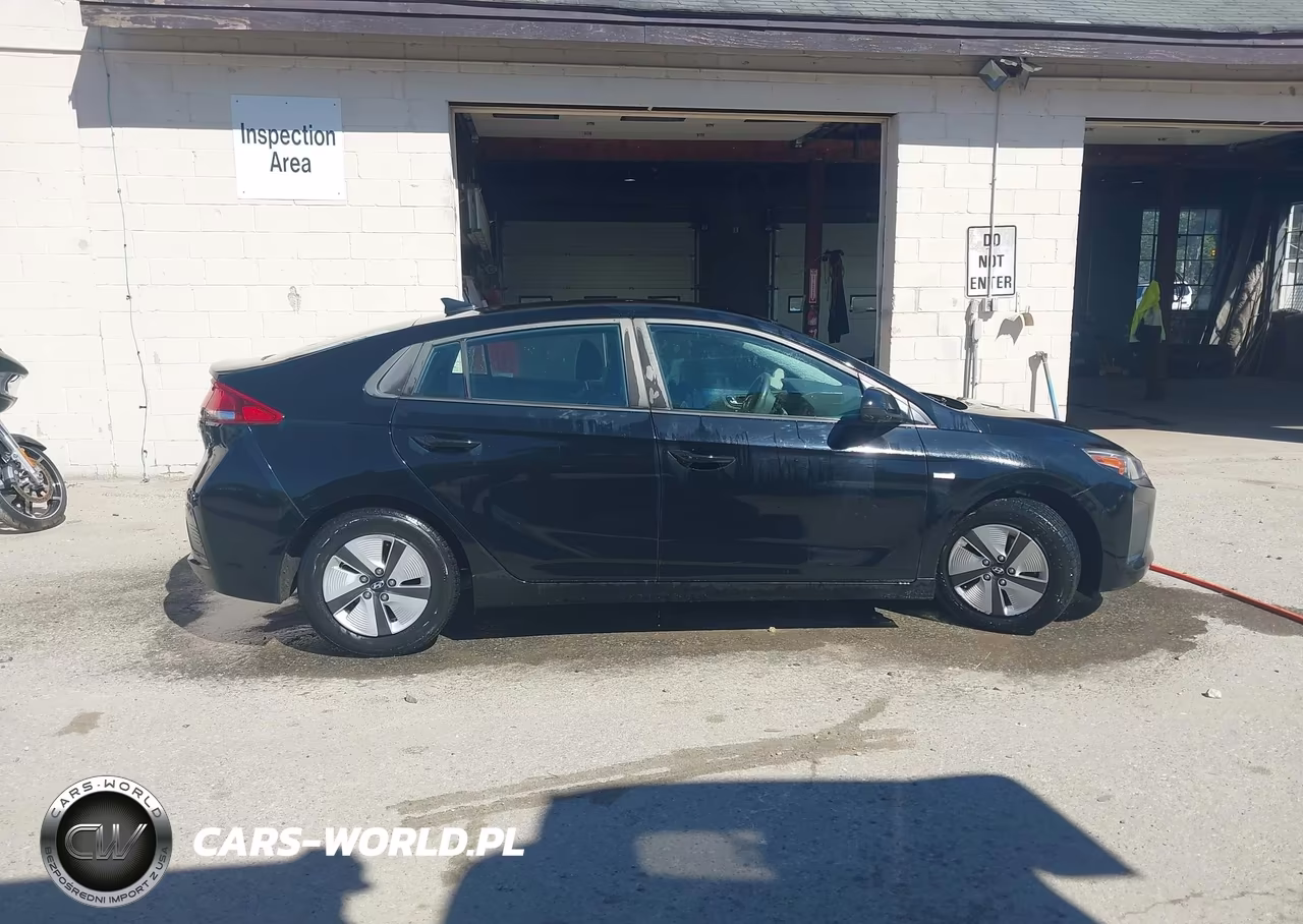 2018 Hyundai Ioniq Hybrid Blue VIN:KMHC65LC0JU075964 - 14