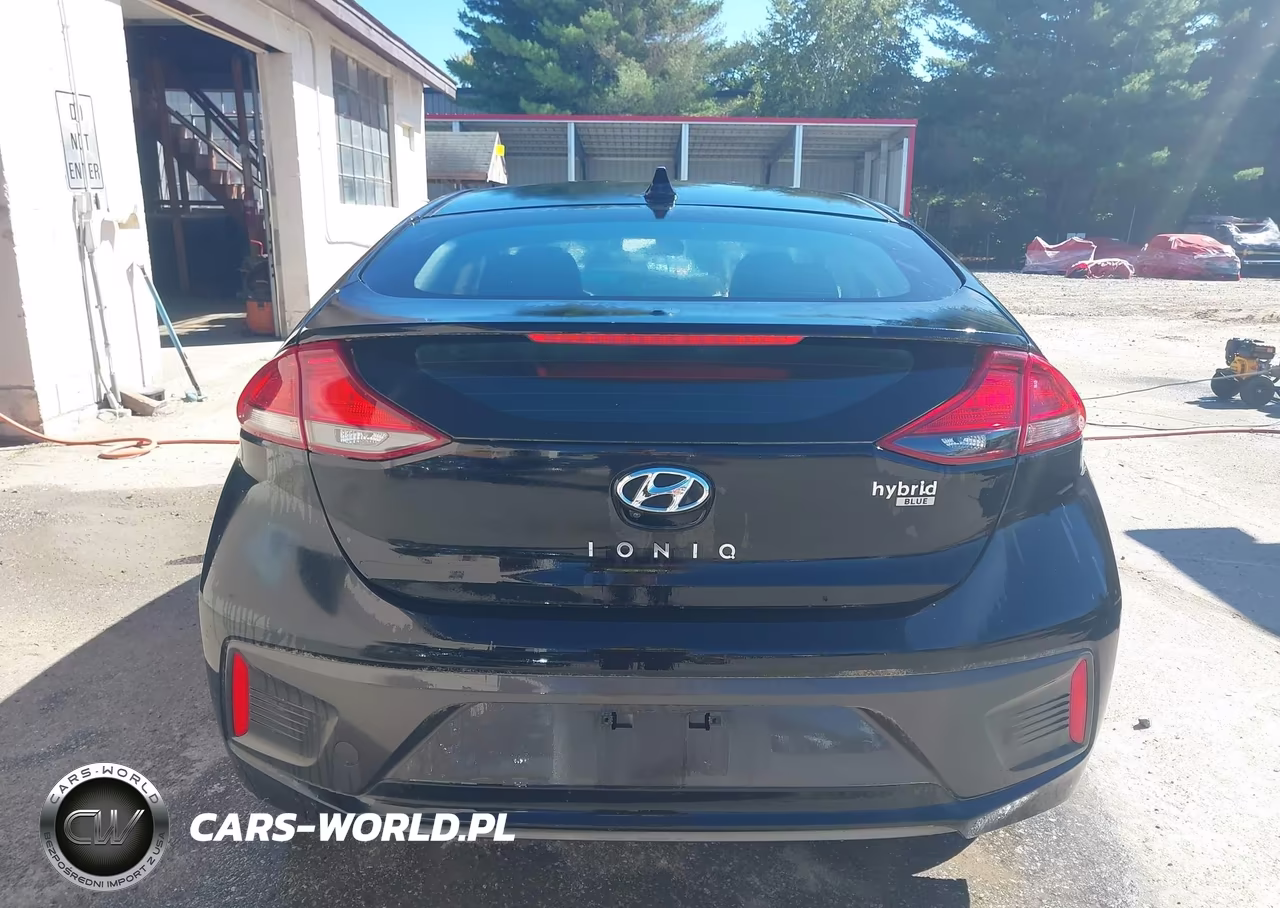 2018 Hyundai Ioniq Hybrid Blue VIN:KMHC65LC0JU075964 - 17