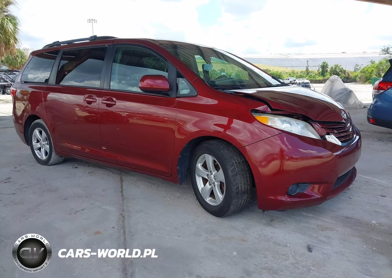 2015 Toyota Sienna Le 8 Passenger