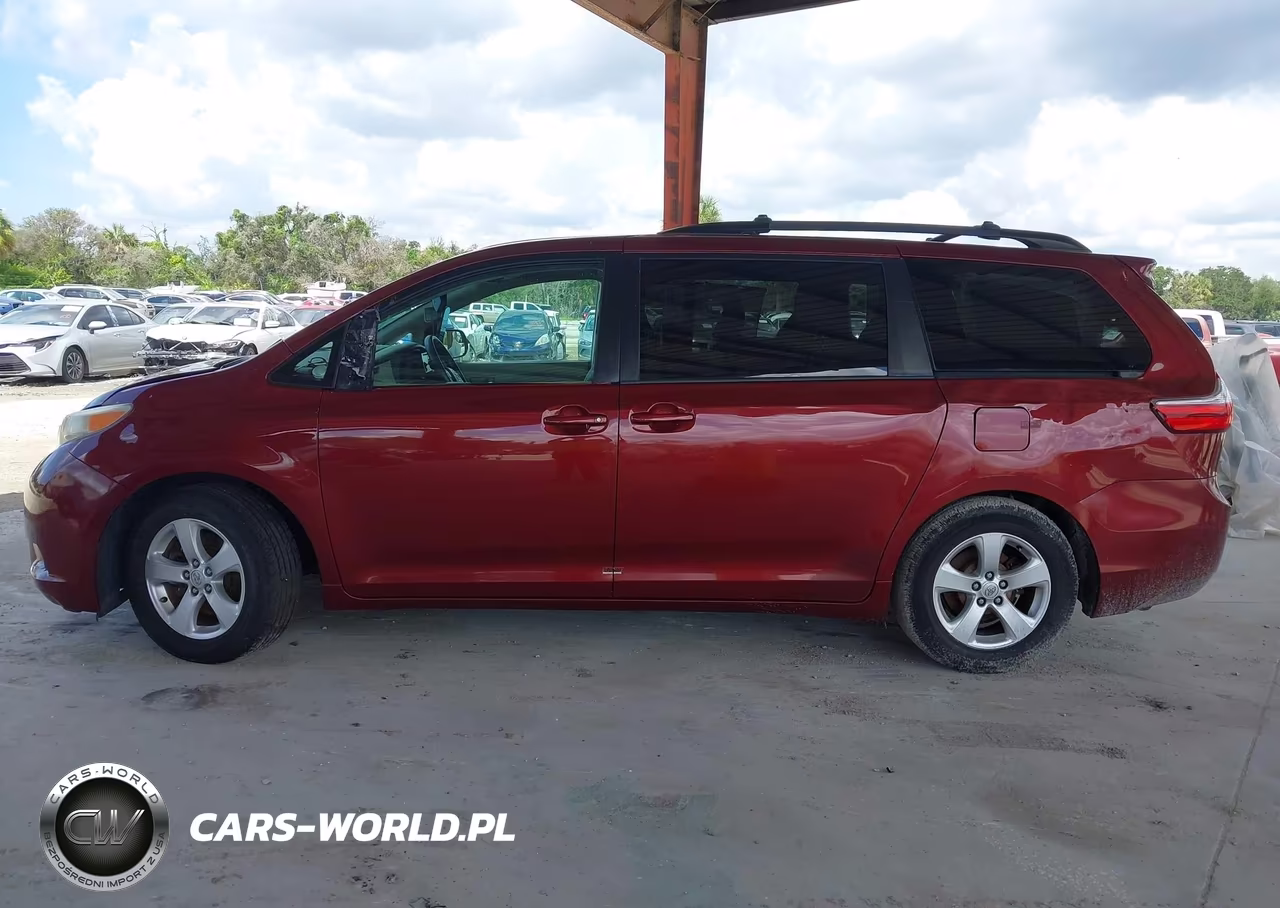 2015 Toyota Sienna Le 8 Passenger VIN:5TDKK3DC8FS556846 - 14