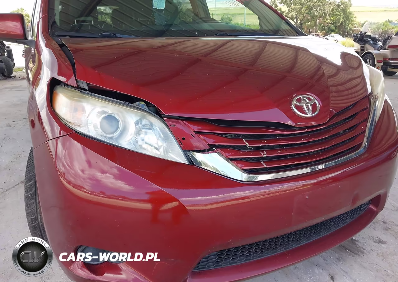 2015 Toyota Sienna Le 8 Passenger VIN:5TDKK3DC8FS556846 - 17