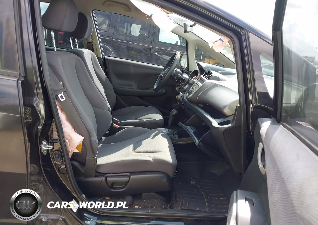 2013 Honda Fit VIN:JHMGE8H33DC067305 - 5