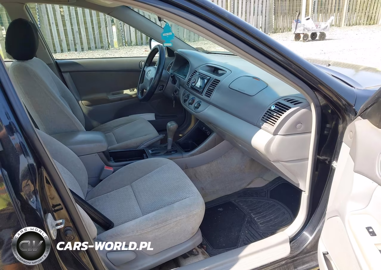 2003 Toyota Camry Le VIN:4T1BE32K03U240409 - 5