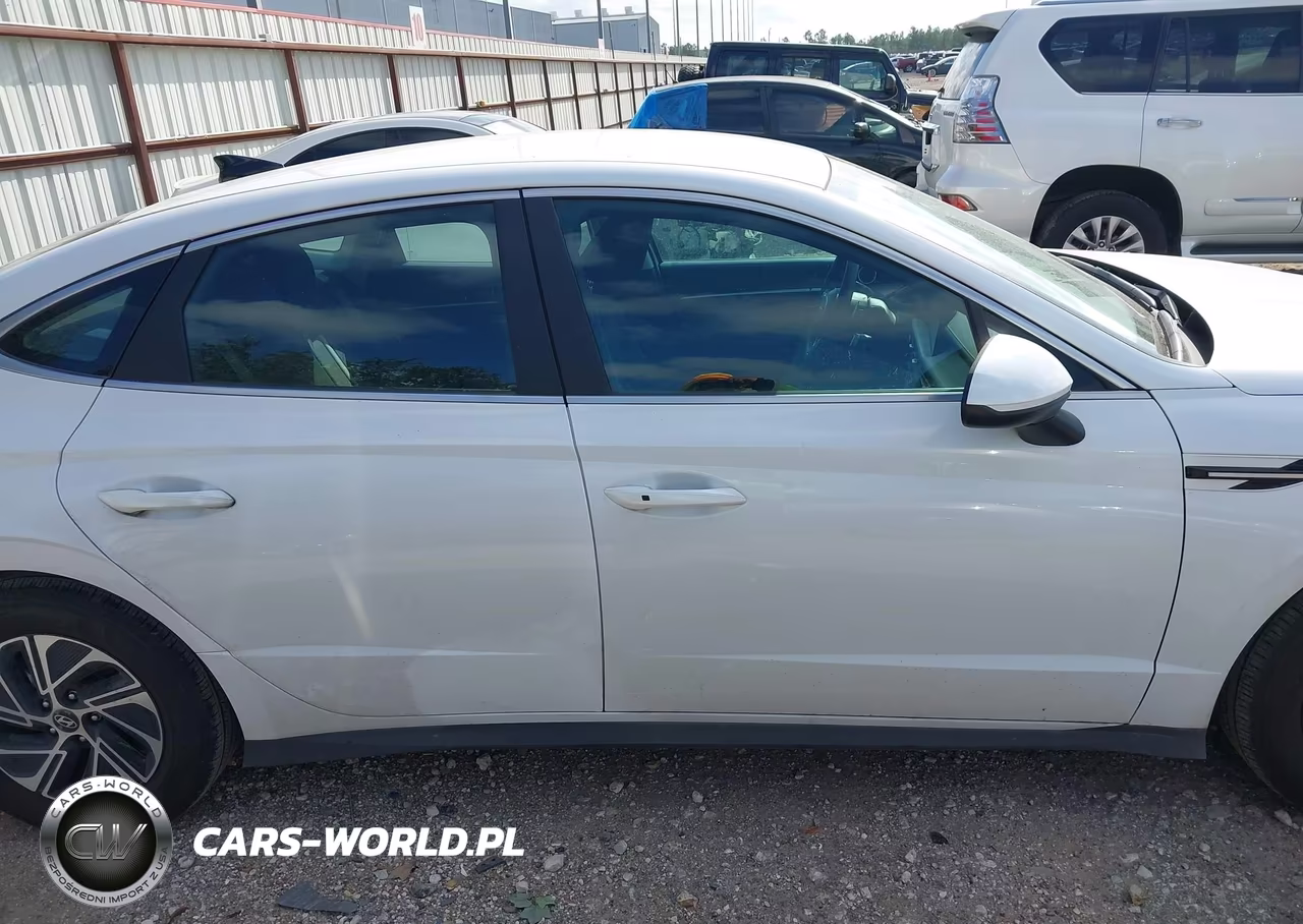 2026 Hyundai Sonata Hybrid Blue VIN:KMHL24JJ6TA147973 - 13