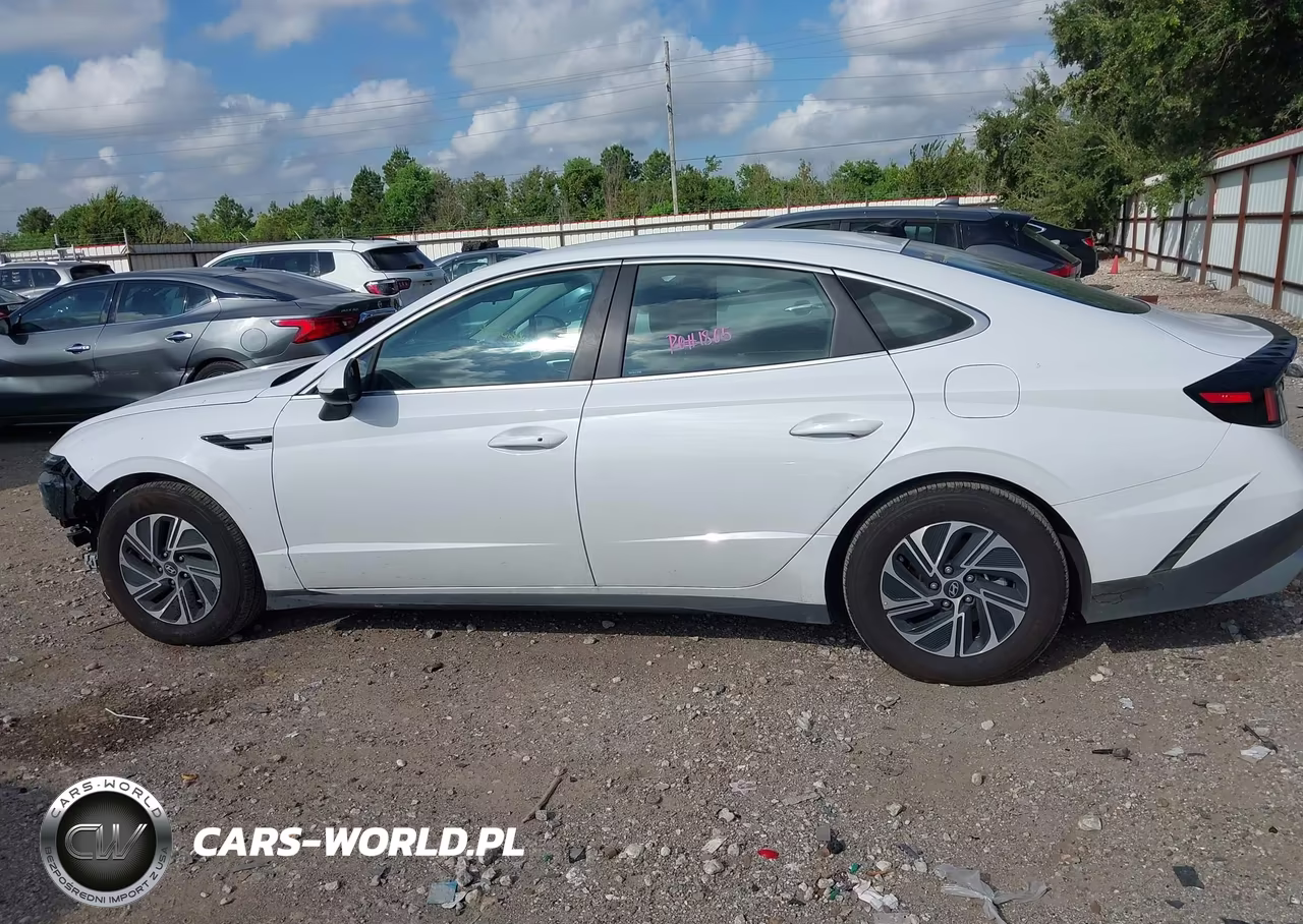 2026 Hyundai Sonata Hybrid Blue VIN:KMHL24JJ6TA147973 - 14