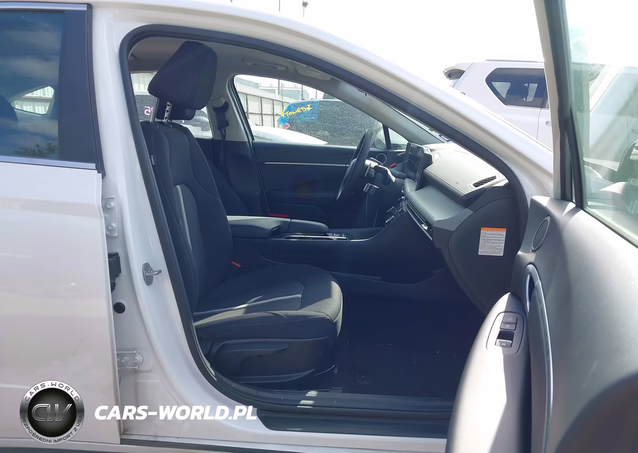 2026 Hyundai Sonata Hybrid Blue VIN:KMHL24JJ6TA147973 - 5