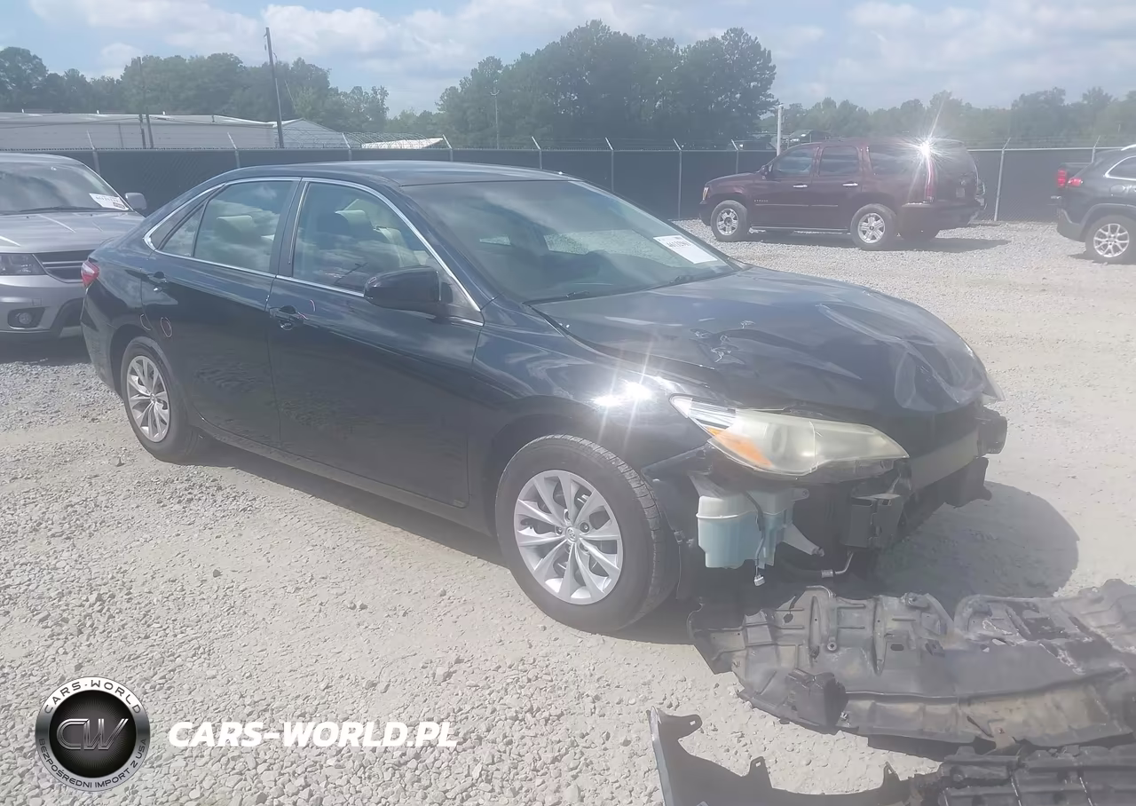 2015 Toyota Camry Le – zdjęcie 1 z 17