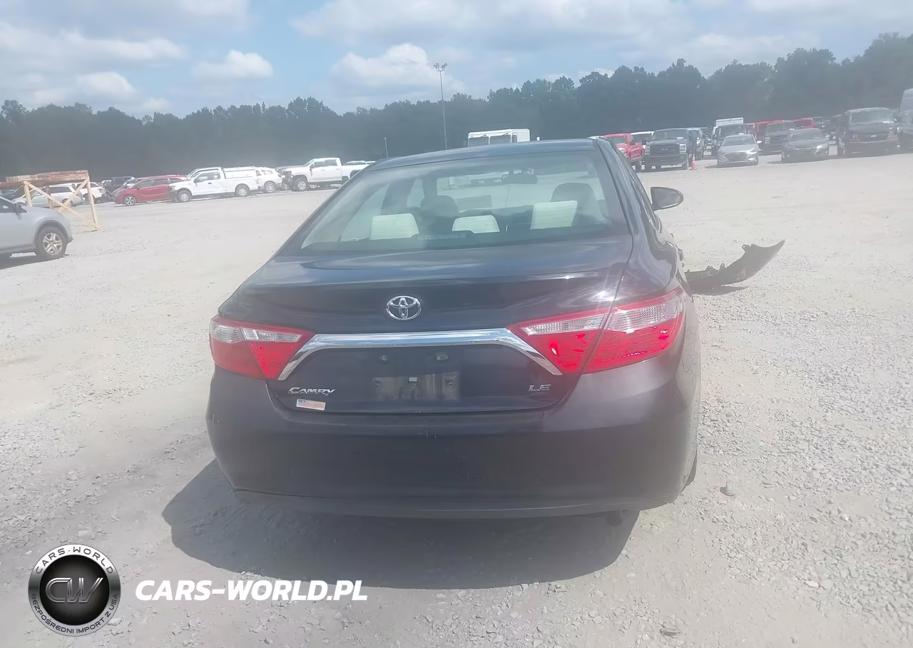 2015 Toyota Camry Le VIN:4T1BF1FK7FU480363 - 17