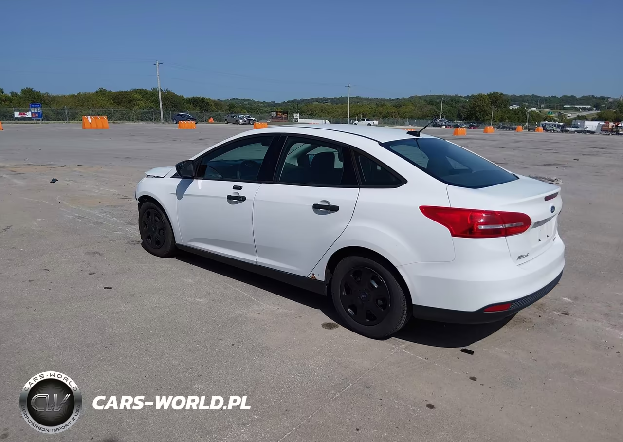 2016 Ford Focus S VIN:1FADP3E29GL220079 - 3