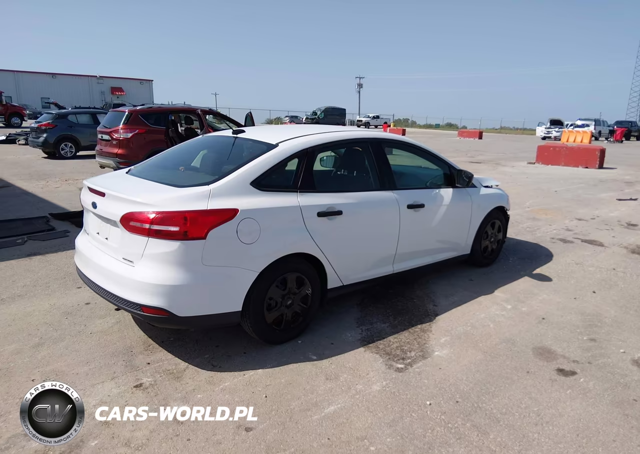 2016 Ford Focus S VIN:1FADP3E29GL220079 - 4